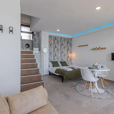 Beachfront With Spectacular Views And Swimming Pool Apartment Benalmadena