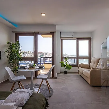 Beachfront With Spectacular Views And Swimming Pool Apartment