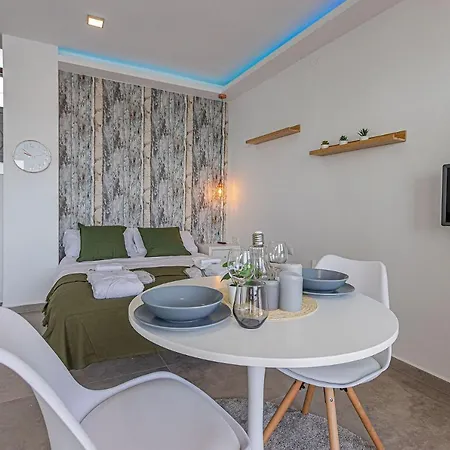 Beachfront With Spectacular Views And Swimming Pool Apartment Benalmadena